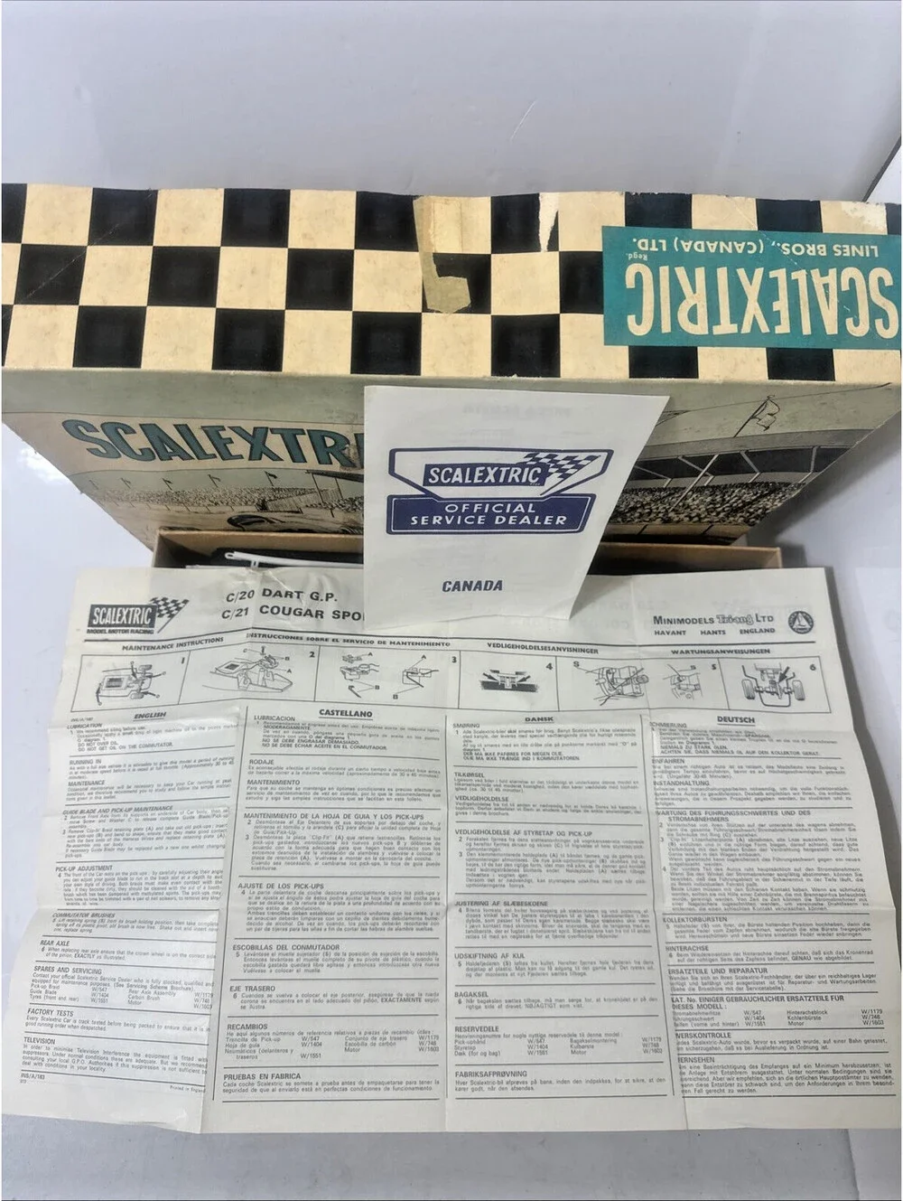 Vintage 1970 Tri-ang Scalextric C20 Dart C21 Cougar Slot Car Set Canada RUNS